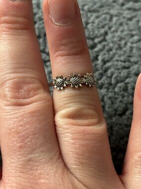 NEW Silver Plated Flower Ring
